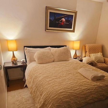 Cuisinease Apartamento Ollerton Exterior foto