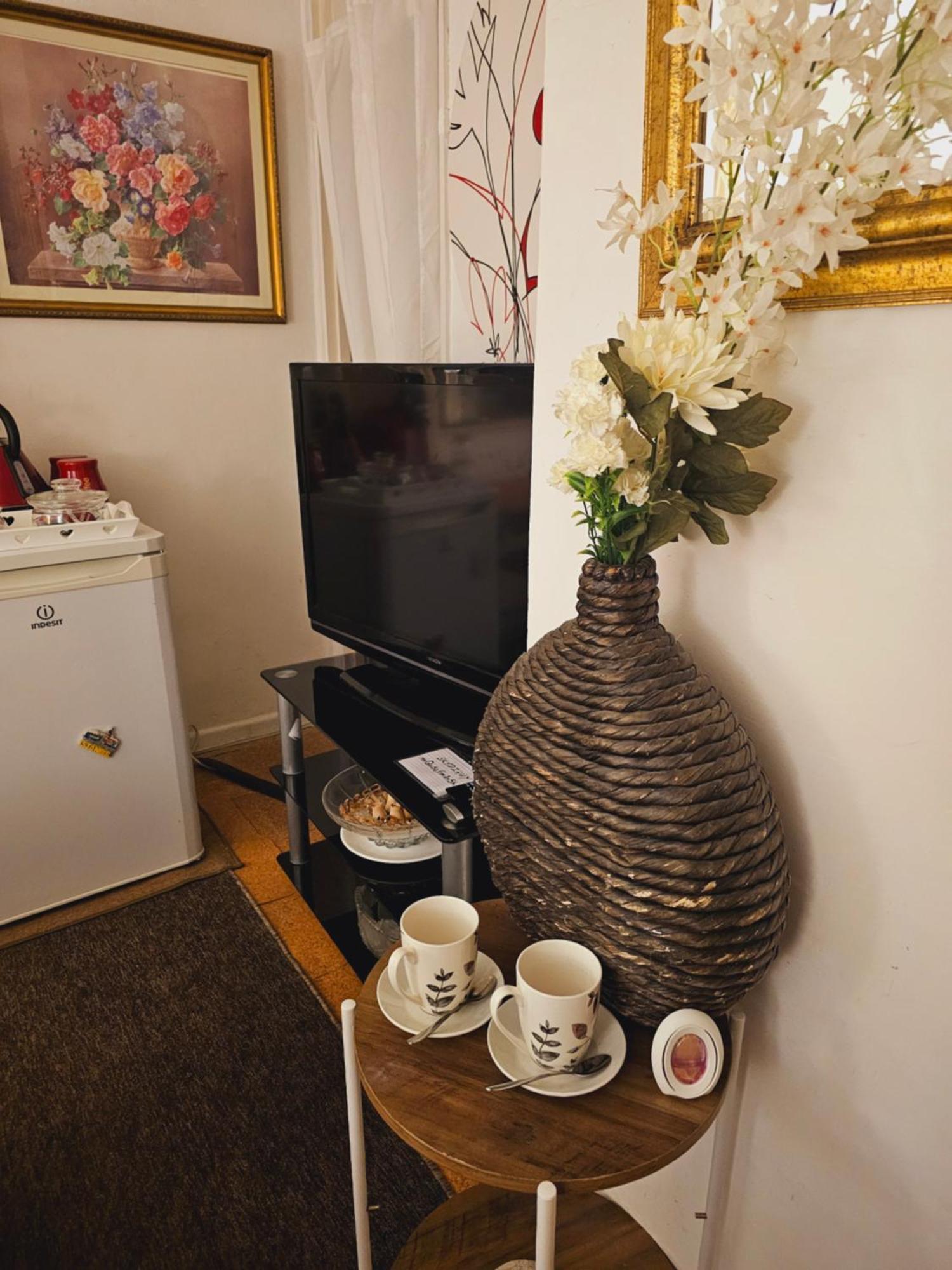 Cuisinease Apartamento Ollerton Exterior foto